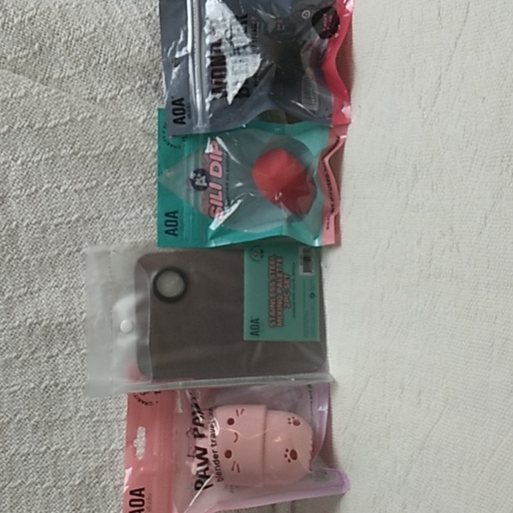 AOA Makeup Blenders, Blender Travel Covers & Mixing Palette
